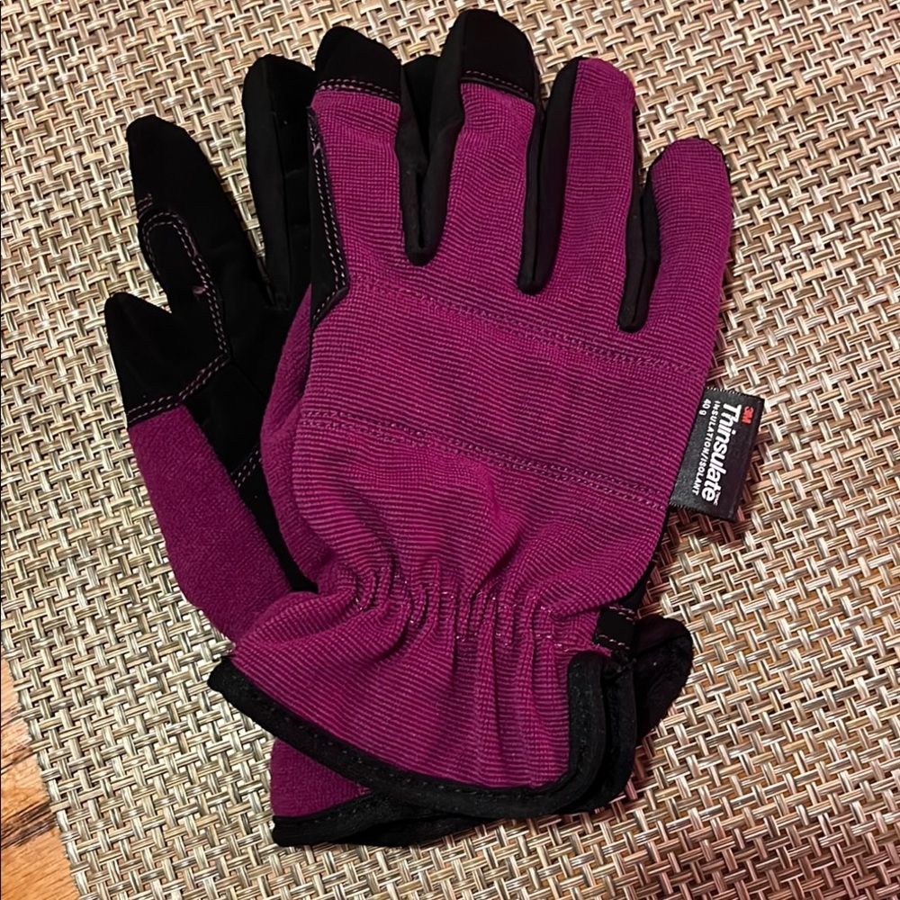 3M Thinsulate Pink and Black Insulated Gloves
